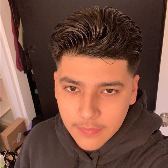 Poshmark profile picture for @mario_xlx